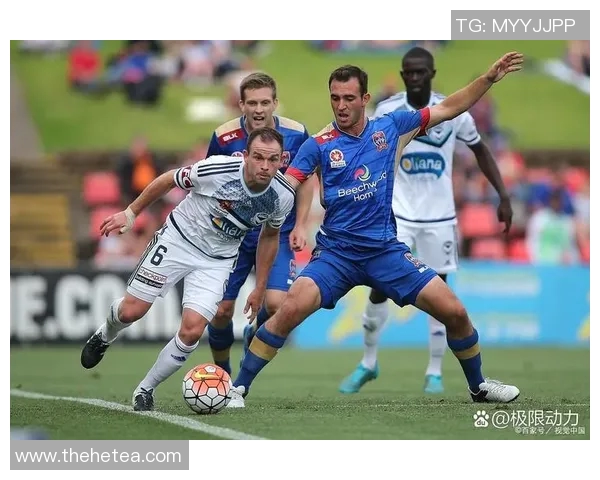 中部海岸与墨尔本胜利的激烈对决展现足球魅力与团队精神